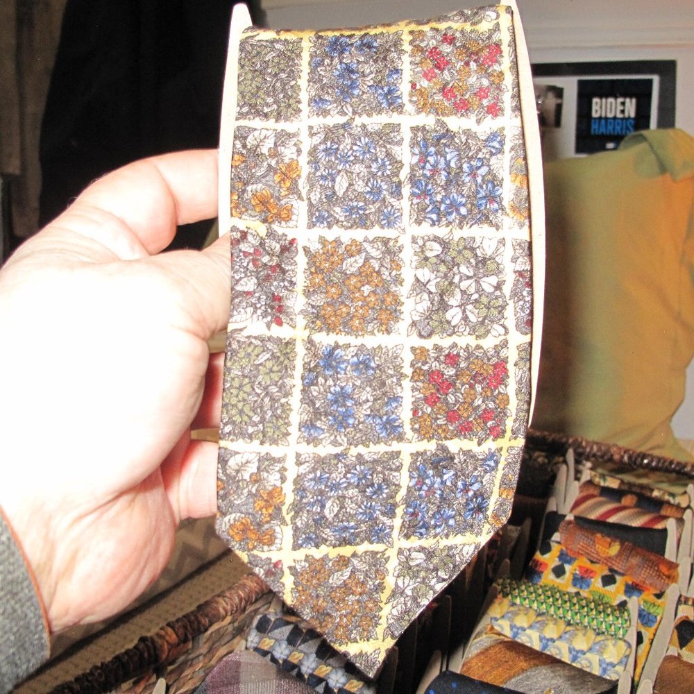 Kolte Necktie. 3.75" Wide.
